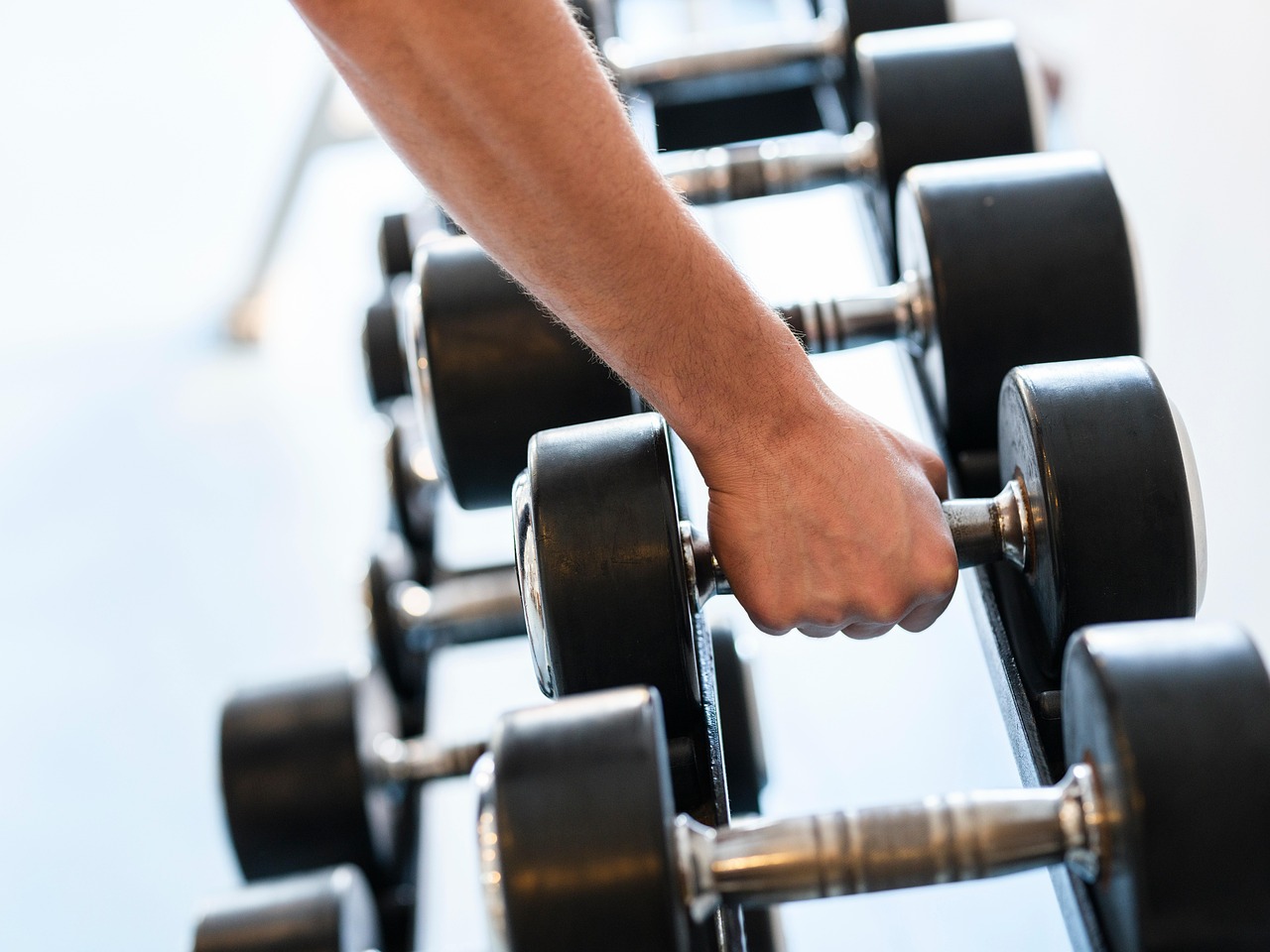 ダイエットに最適な筋トレを器具なしで行う女性向けの方法は？