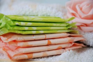 女性のダイエット中に生理が止まる危険とは何か？