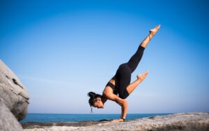 女性が初心者でも始めやすいダイエットヨガの効果とは？